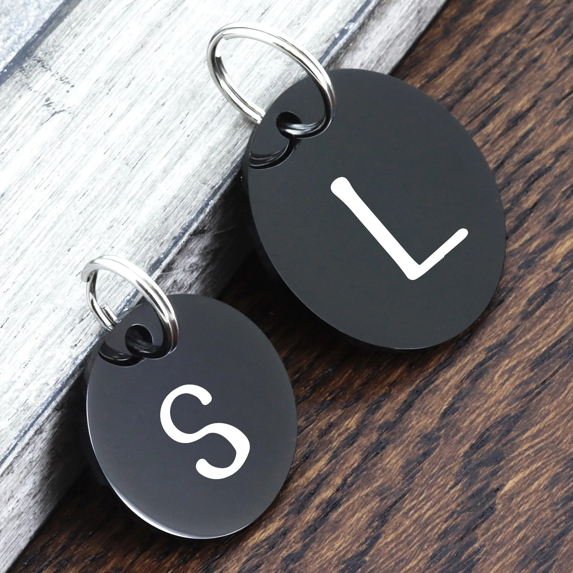 Round Shape Tag with Moutain Design