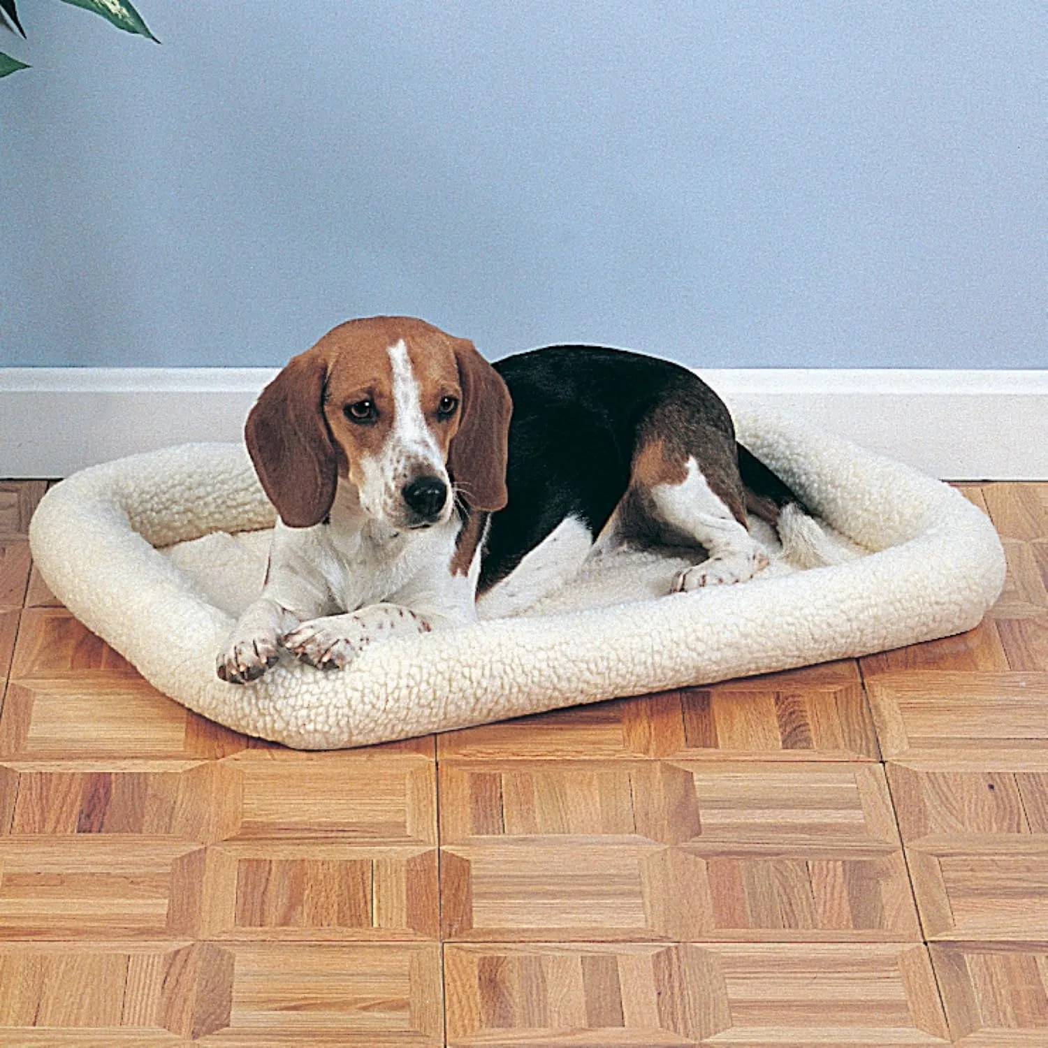 Sherpa Crate Pet Bed with Bumper-Style Cushioning for Comfort in Crate